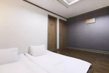 Motel Gwangju Sinandong Zeus