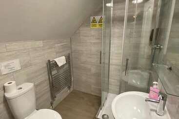 Nocleg ze śniadaniem Little Foxes Hotel & Gatwick Airport Parking