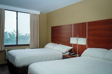 Sky Hotel Flushing/laguardia Airport