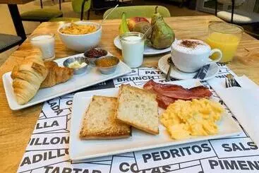 Retkeilymaja The Central House Porto Ribeira