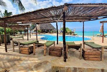 Отель Reef & Beach Resort