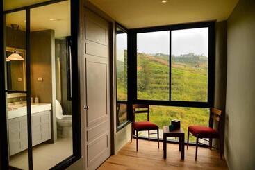 בית מלון כפרי Sirinati Khao Kho