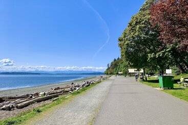 کلبه Tranquil 3br House With Balcony