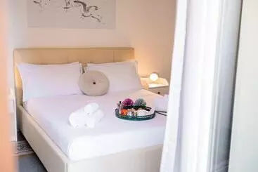 تختخواب و صبحانه Ausa Suites