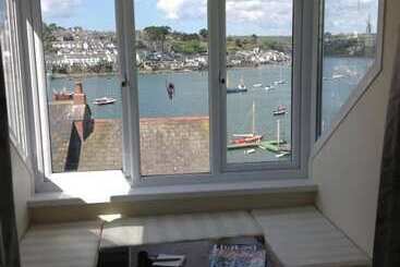 Newly Refurbished 7 Bed Cottage In Polruan, Fowey