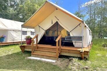 אתר נופש Travellers Rest Cabins And Rv Park