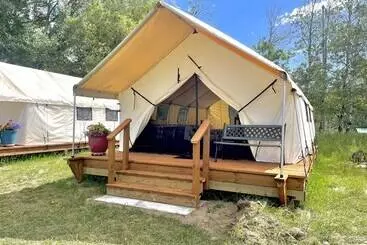 Lomakeskus Travellers Rest Cabins And Rv Park