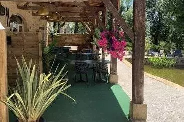 Majatalo La Biche Au Bois