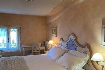 בית מלון כפרי Quattro Gigli Palace