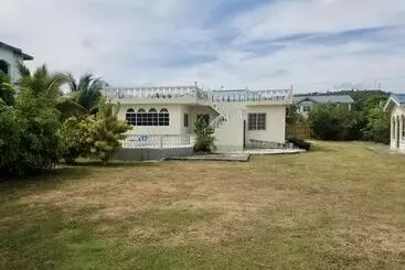 Rezidans Captivating 3 Bed House In Trelawny, Jamaica