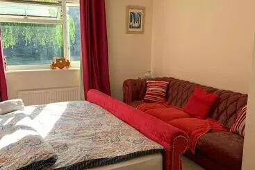 Residenssi Captivating Bungalow With Garden In High Wycombe