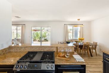 茅舍 Desert View By Avantstay20mins From Joshua Tree! W/ Container Pool!