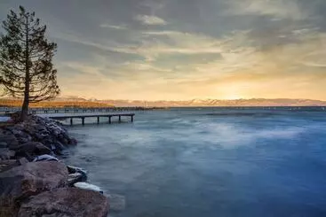 کلبه Henderson By Avantstay Lake View! Walk To Beach, Garwoods & More!