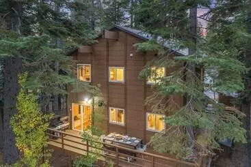 Mökkimajoitus Homewood By Avantstay Amazing Family Cabin W/ Hot Tub & Sauna