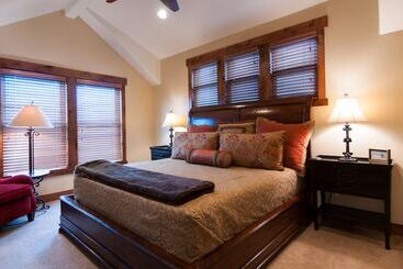 کلبه Norfolk Retreat By Avantstay Luxurious Mountain Home W/ Hot Tub