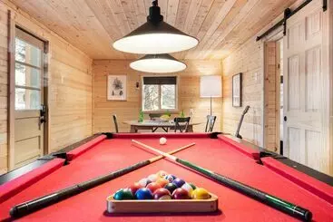 Mökkimajoitus Sugar Cove By Avantstay Cabin By The River! W/ Hot Tub, Pool Table & Guest House!