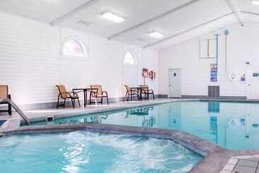 هتل Canberra Premiere Comfort