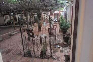 فندق Katie S Cozy Suites