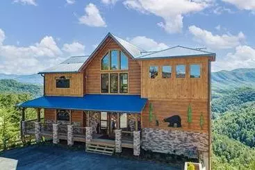 コテージ Bear Hugs   5 Bedrooms, 5.5 Baths, Sleeps 20 5 Cabin By Redawning