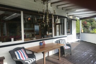 Bluff Hill Lighthouse B&b