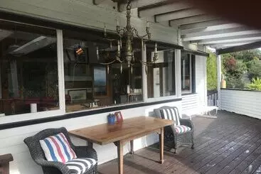 Bluff Hill Lighthouse B&b