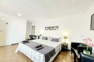 Gloria Host House