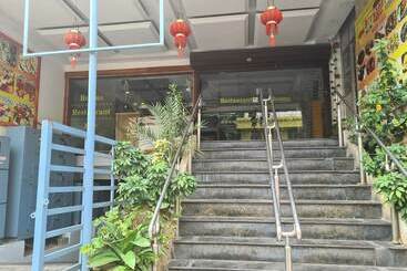 בית מלון כפרי Nadaradjane Residency