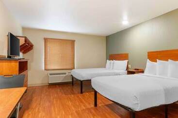 בית מלון כפרי Extended Stay America Select Suites Kansas City Stadium