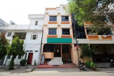 בית מלון כפרי Oyo Rooms Bani Park Kabir Marg