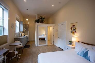 בית מלון כפרי Stirling All Suites