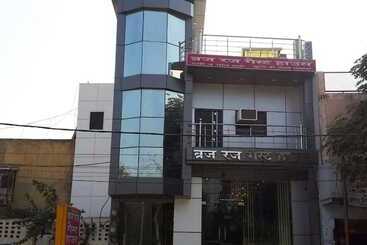 Отель Goroomgo Brij Raj Guest House Mathura