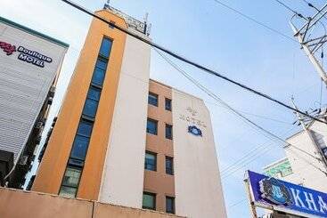 汽车旅馆  Gunsan Khan