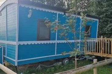 Residenssi Glamping Hut   Riverview 3