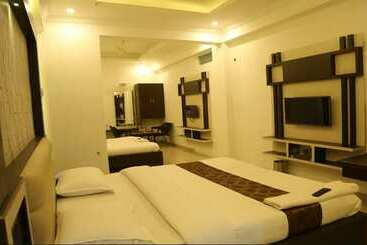 I Roomz Hotel Shivananda