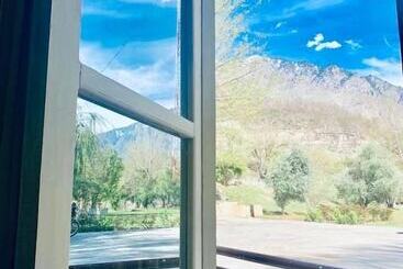 Hotel Gahirat Castle