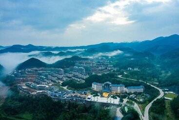 호텔 Ramada By Wyndham Guangyuan Zengjiashan Resort