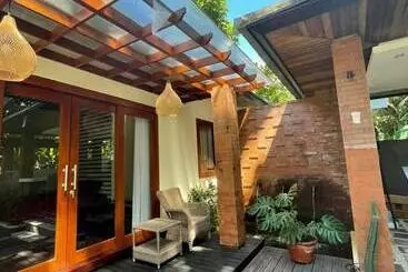 Pensió Pandawa Villa Riverside By Wizzela