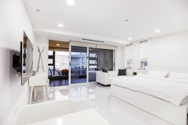 Geojedo N White Pension