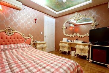 فندق على الطريق Chungju Well Park