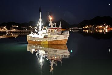 Resort Sjøstrand Rorbuer V Børge Iversen As
