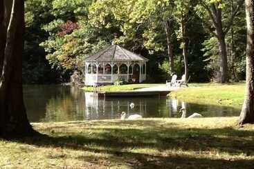 Sweet Valley Cottages