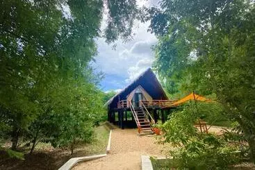 Hotelli Thamaravila Wilpattu Luxury Tented Villa