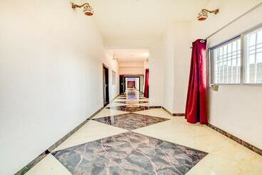 Hotelli Vidhata Palace