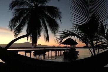 تختخواب و صبحانه Carmen S Place