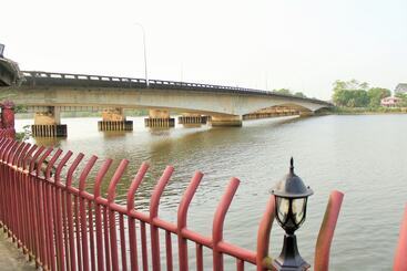 هتل آپارتمان Riverside Resort Villas