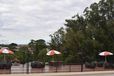 هتل Red Island Inn