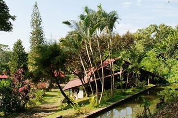 Takalik Maya Eco Lodge