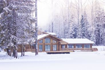 リゾートホテル Eco Hotel Izumrudniy Les