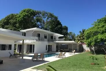 アパートホテル Uvita Paradise