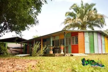 ユースホステル Ayawaska Hostal